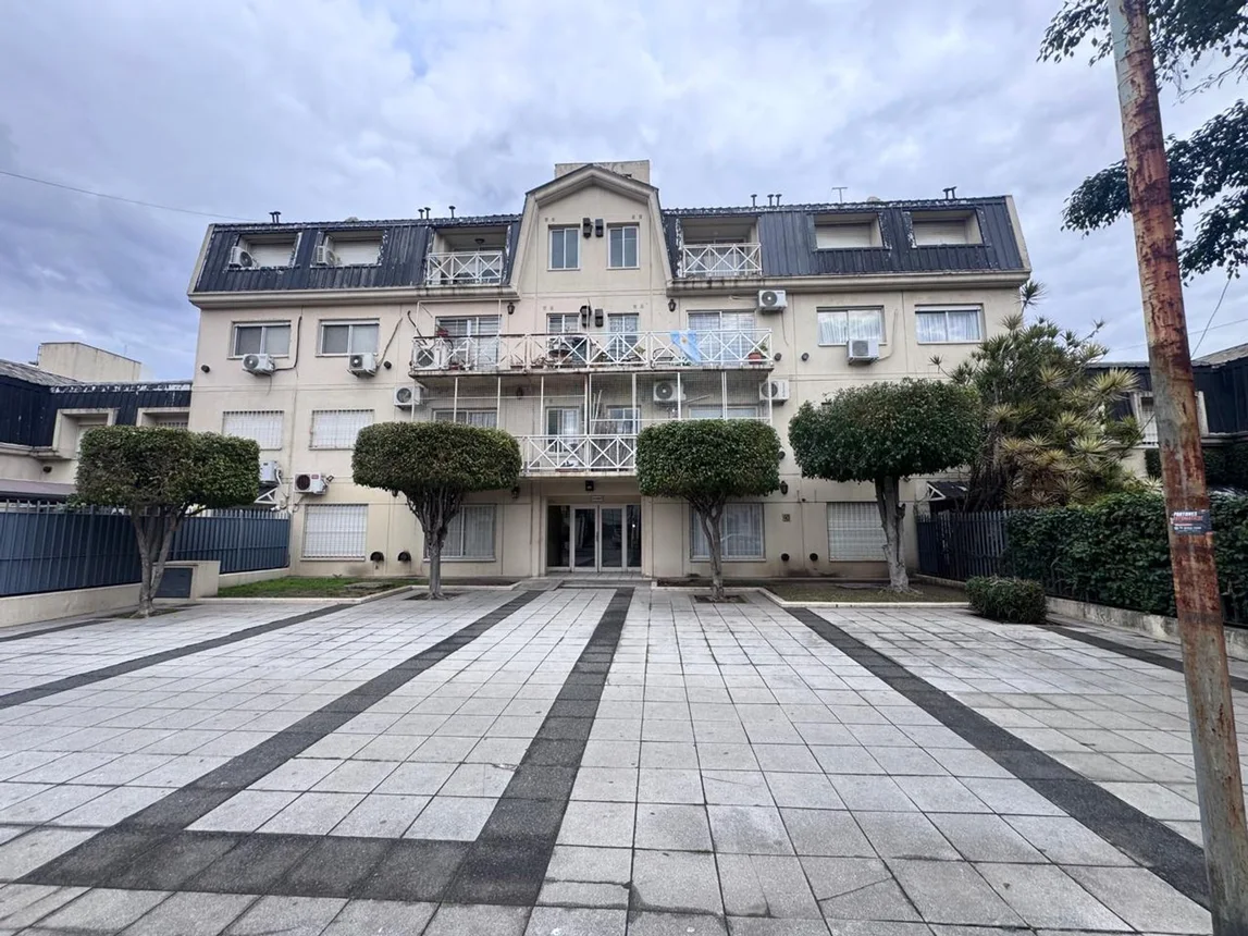 Venta departamento 2 amb con balcon y cochera, foto 2