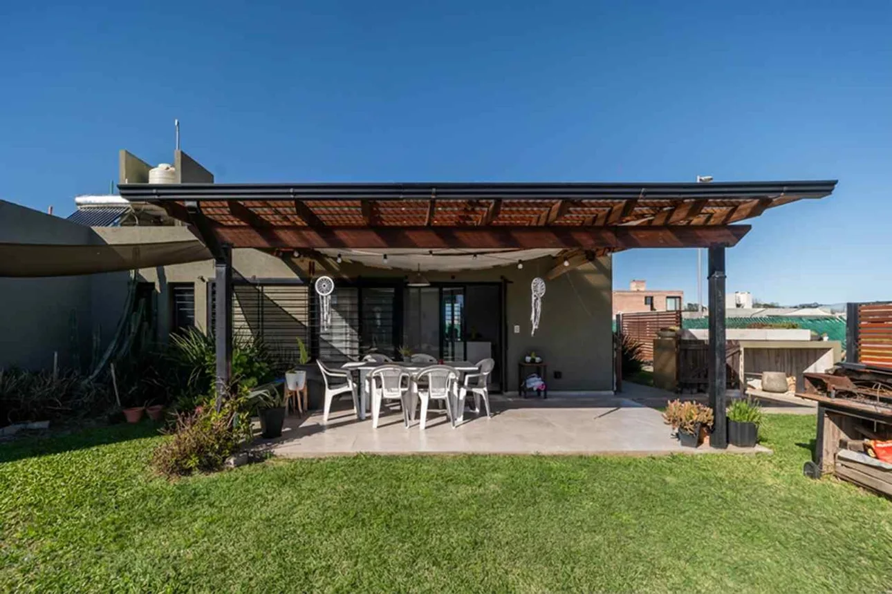 Casa de 3 ambientes en venta en Funes, Aráoz 5900