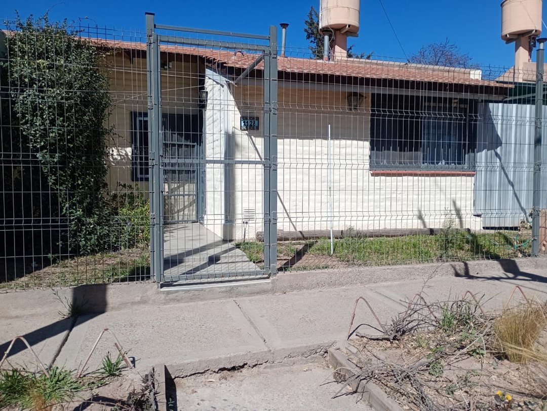 Venta casa en Pedriel dos dormitorios con patio