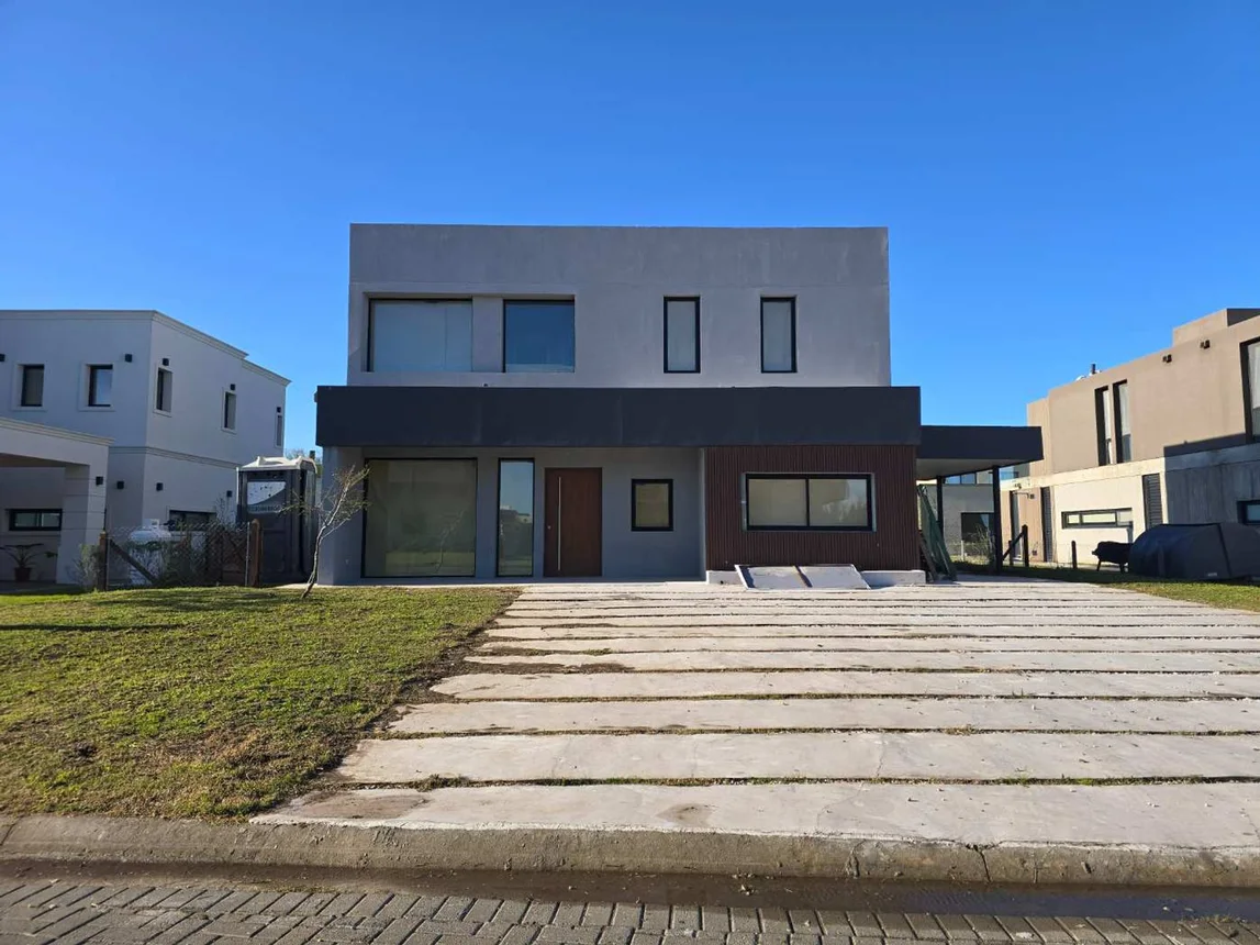 Casa de 5 ambientes en venta en Hudson, Calle 63 7800