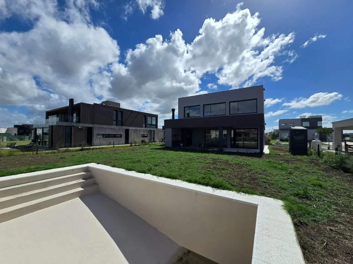 Casa de 5 ambientes en venta en Hudson, Calle 63 7800, foto 3
