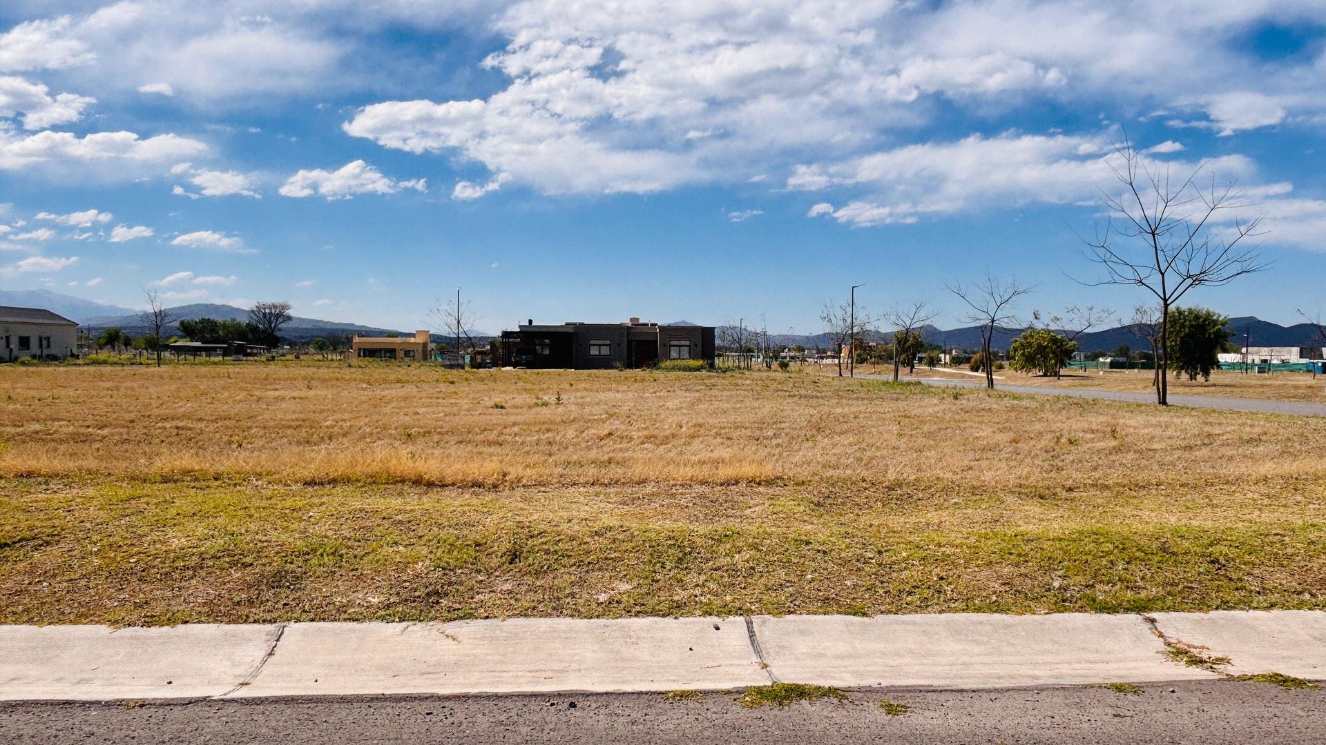 TERRENO EN ESQUINA EN VENTA LA VERBENA ZONA SUR — foto 4