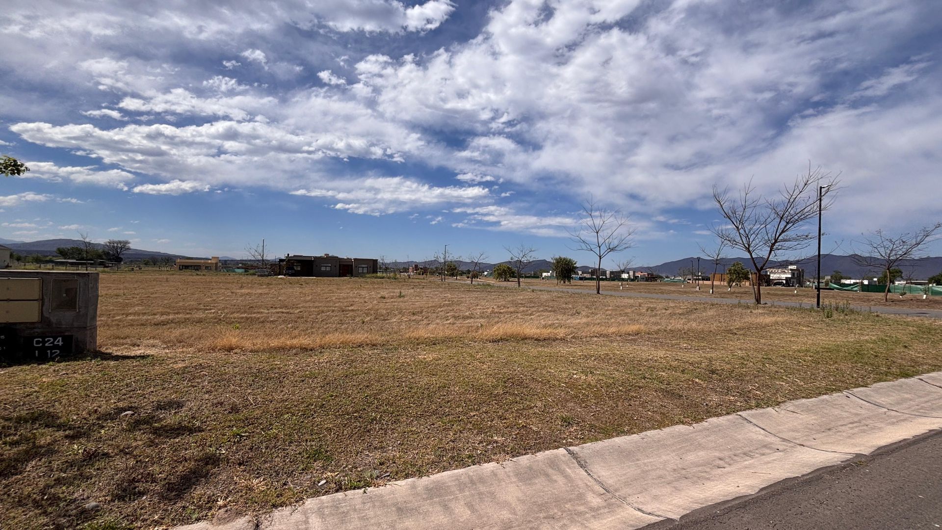 TERRENO EN ESQUINA EN VENTA LA VERBENA ZONA SUR — foto 2