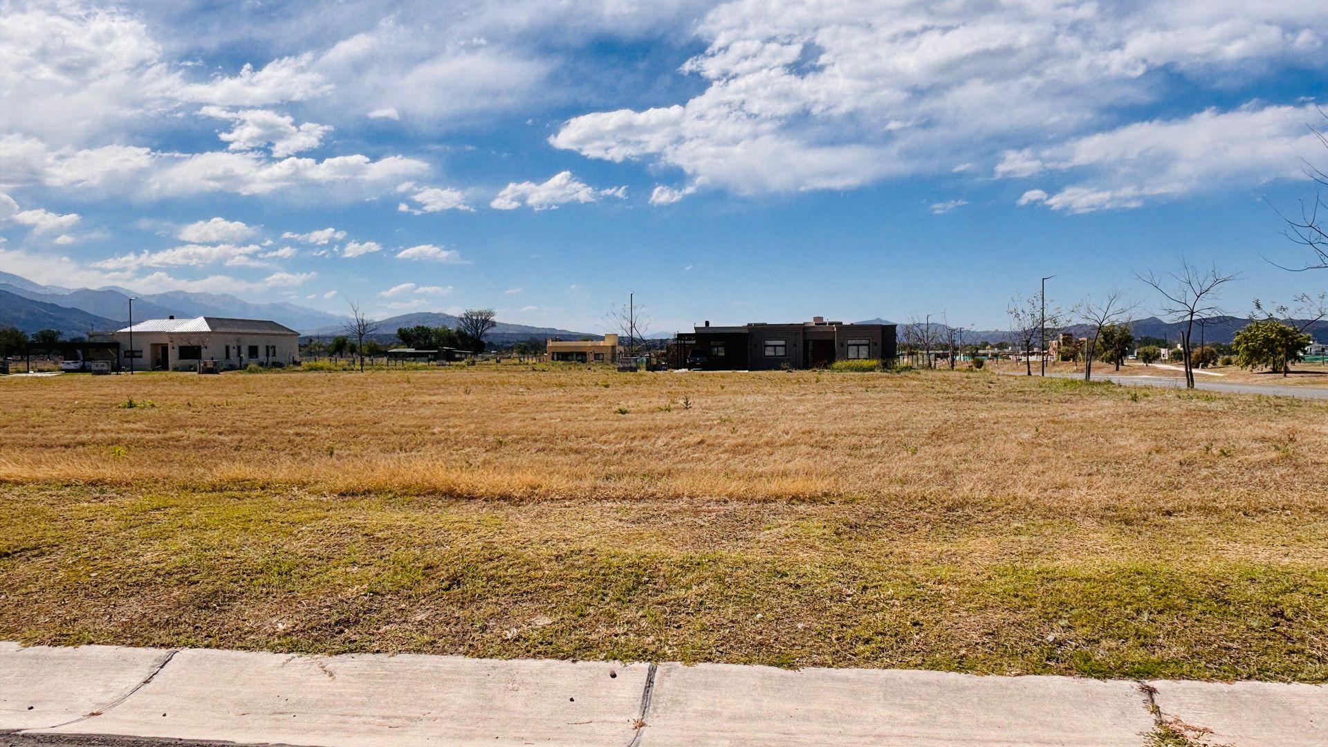 TERRENO EN ESQUINA EN VENTA LA VERBENA ZONA SUR — foto 3