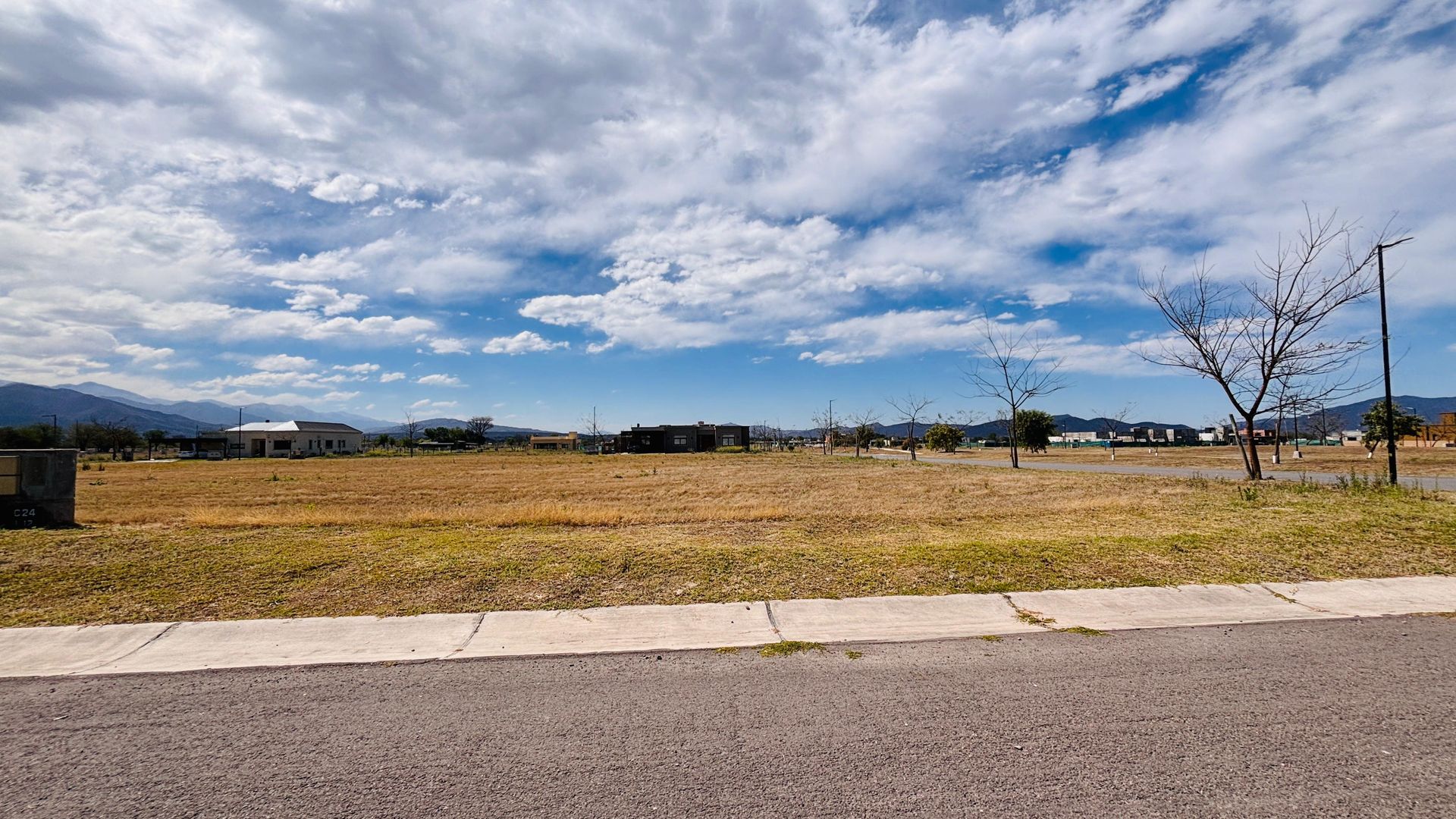 TERRENO EN ESQUINA EN VENTA LA VERBENA ZONA SUR — foto 5