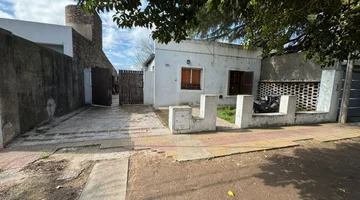 CASA EN VENTA EN CHACABUCO CON PATIO