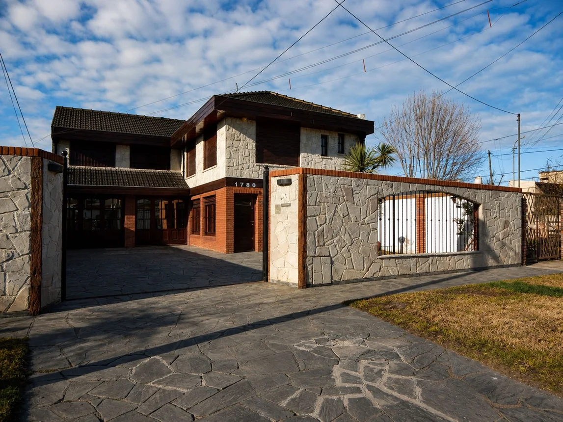 Casa de 5 ambientes en alquiler en Mar del Plata, José Martí 1700
