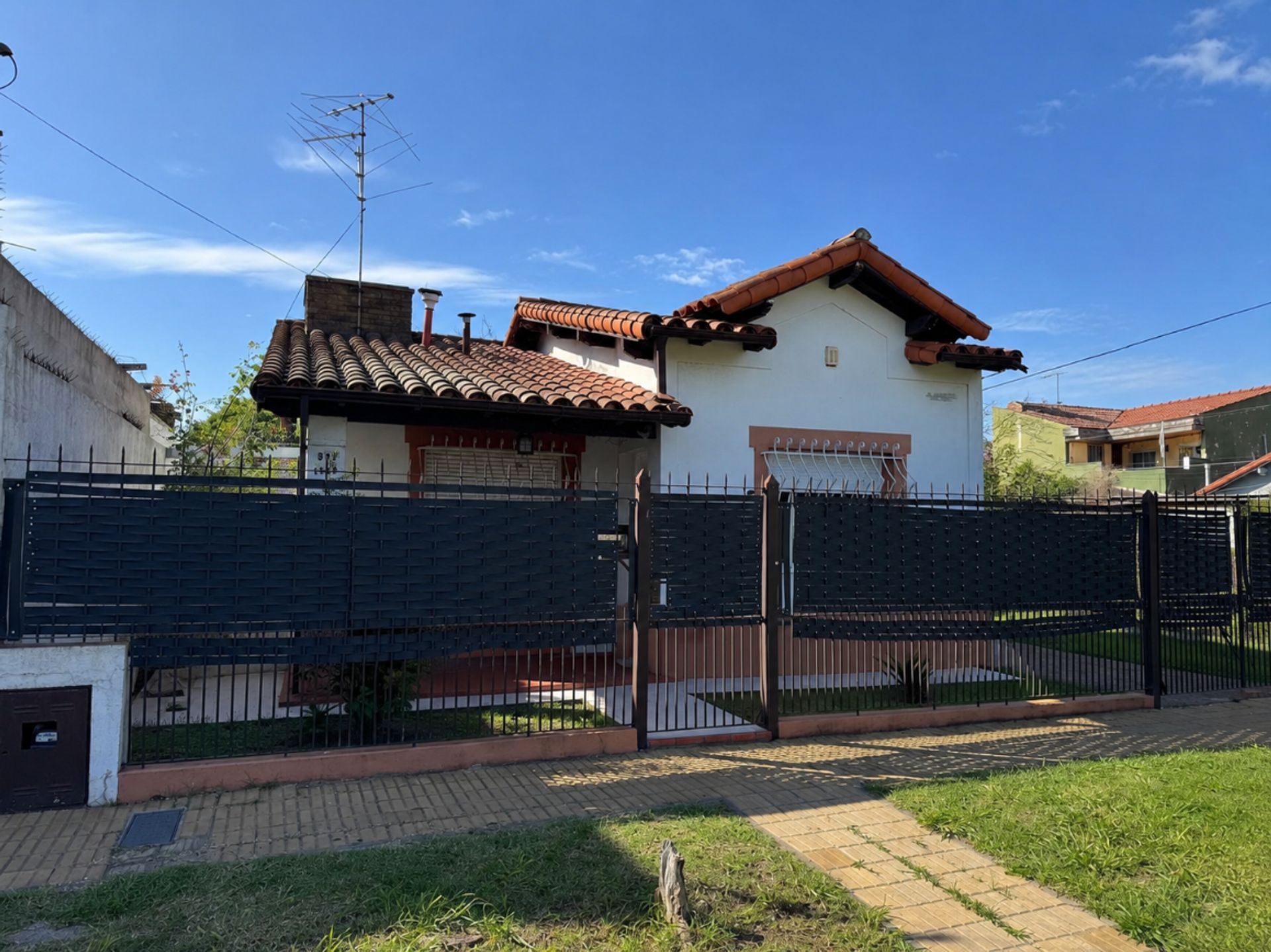 Casa 3 ambientes con patio Quilmes Oeste