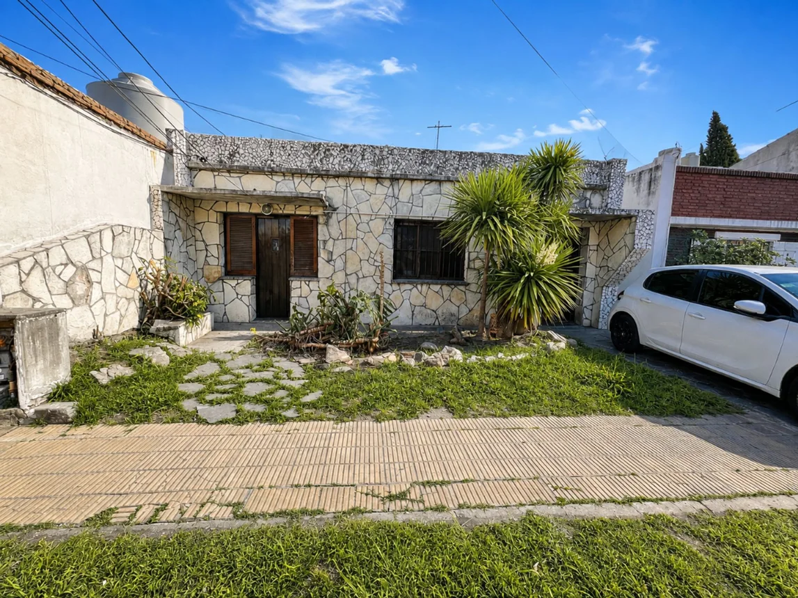 Casa de 5 ambientes en venta en Munro, Israel 2100