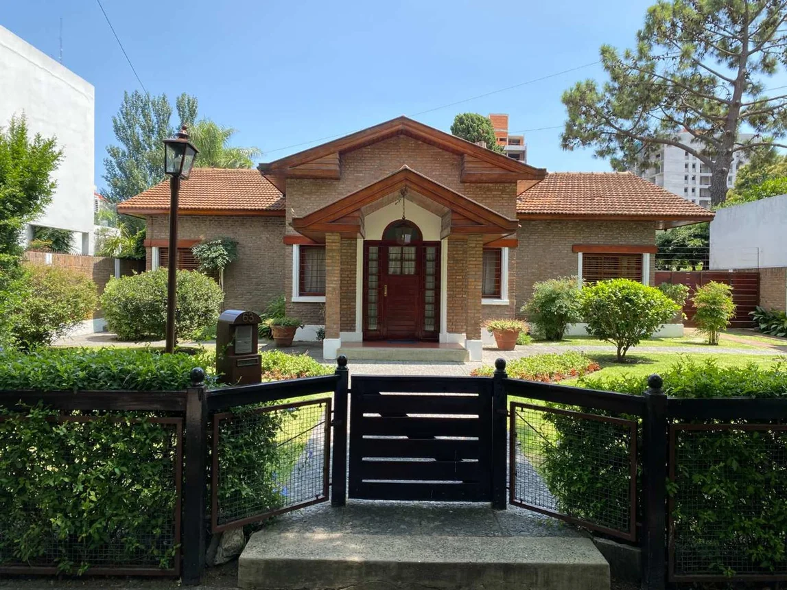 Casa de 5 ambientes en venta en Bernal Este, Ipiranga 0