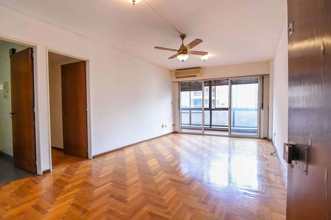 Venta depto 4 amb con balcón, cochera, Caballito