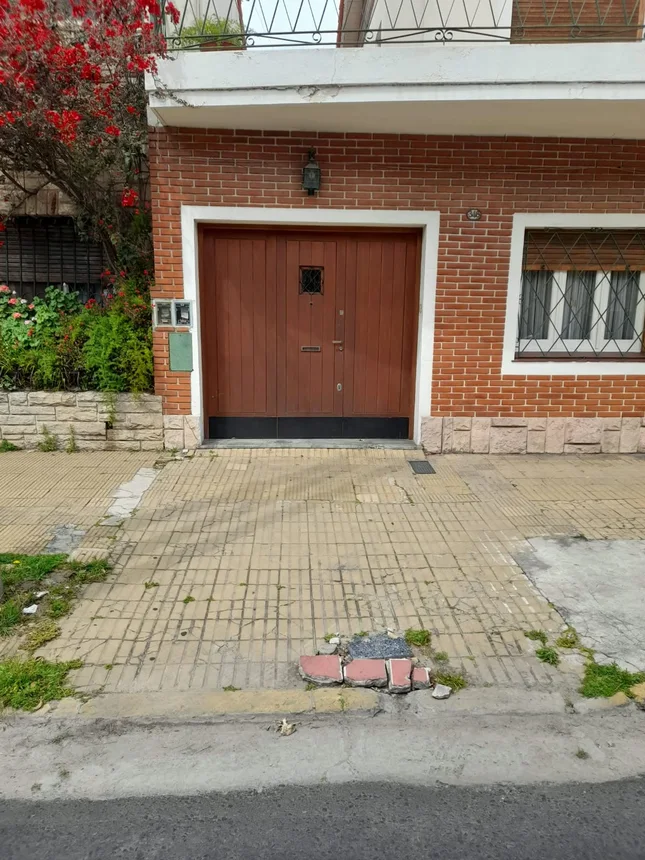 Casa de 5 ambientes en venta en Ramos Mejía, Tacuarí 300, foto 3