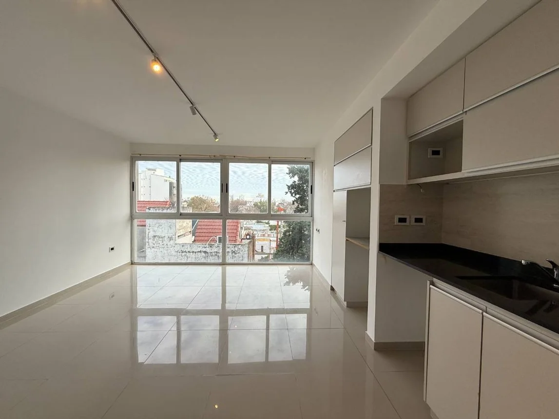 Monoambiente en alquiler en La Plata, Avenida 7 E/ 32 y 33 0, foto 4