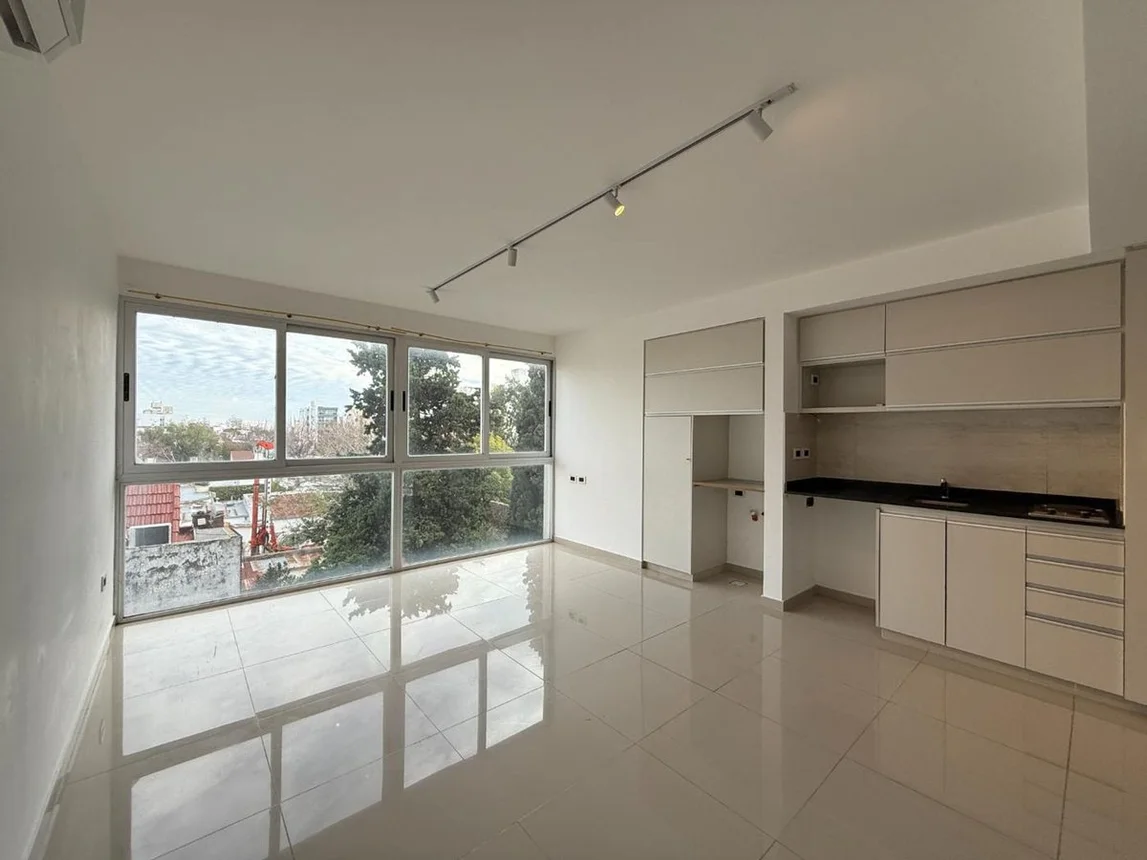 Monoambiente en alquiler en La Plata, Avenida 7 E/ 32 y 33 0