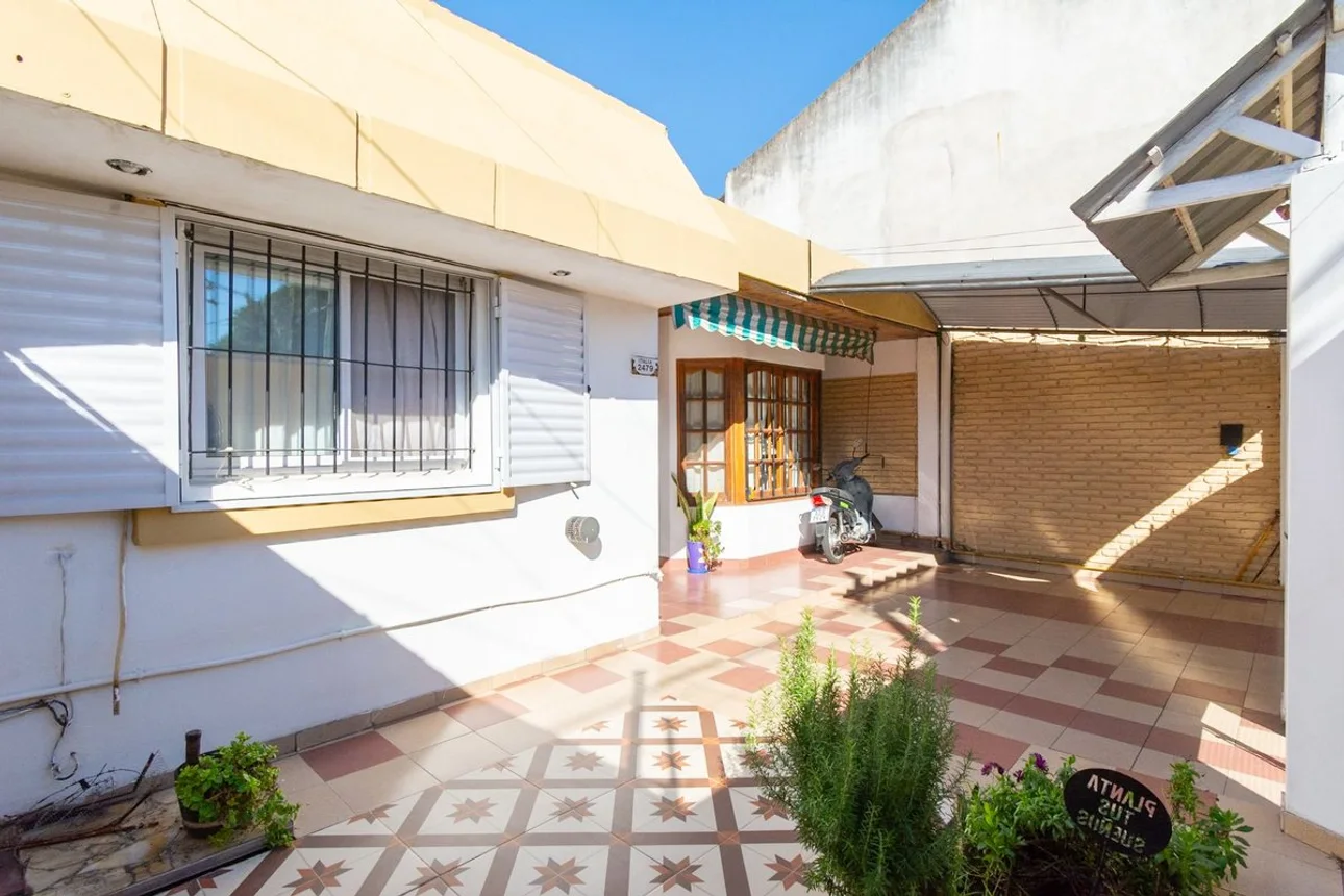 Casa en venta en Castelar, foto 2