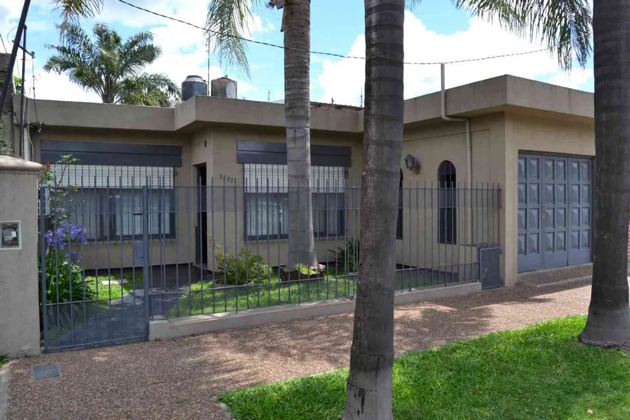 Casa de 4 ambientes en venta en Isidro Casanova, Juan Sebastián Bach 3400, foto 2