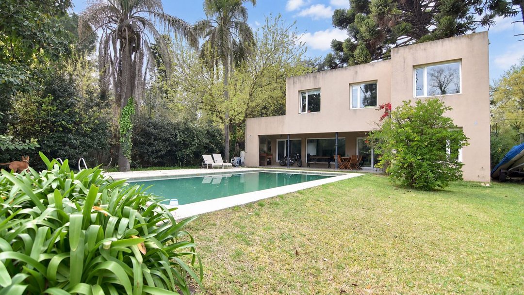 VENTA CASA 5 AMBS PARQUE LELOIR PARQUE PILETA