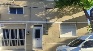 VENTA CASA CENTRO 3 DORMITORIOS CON GARAGE Y FONDO