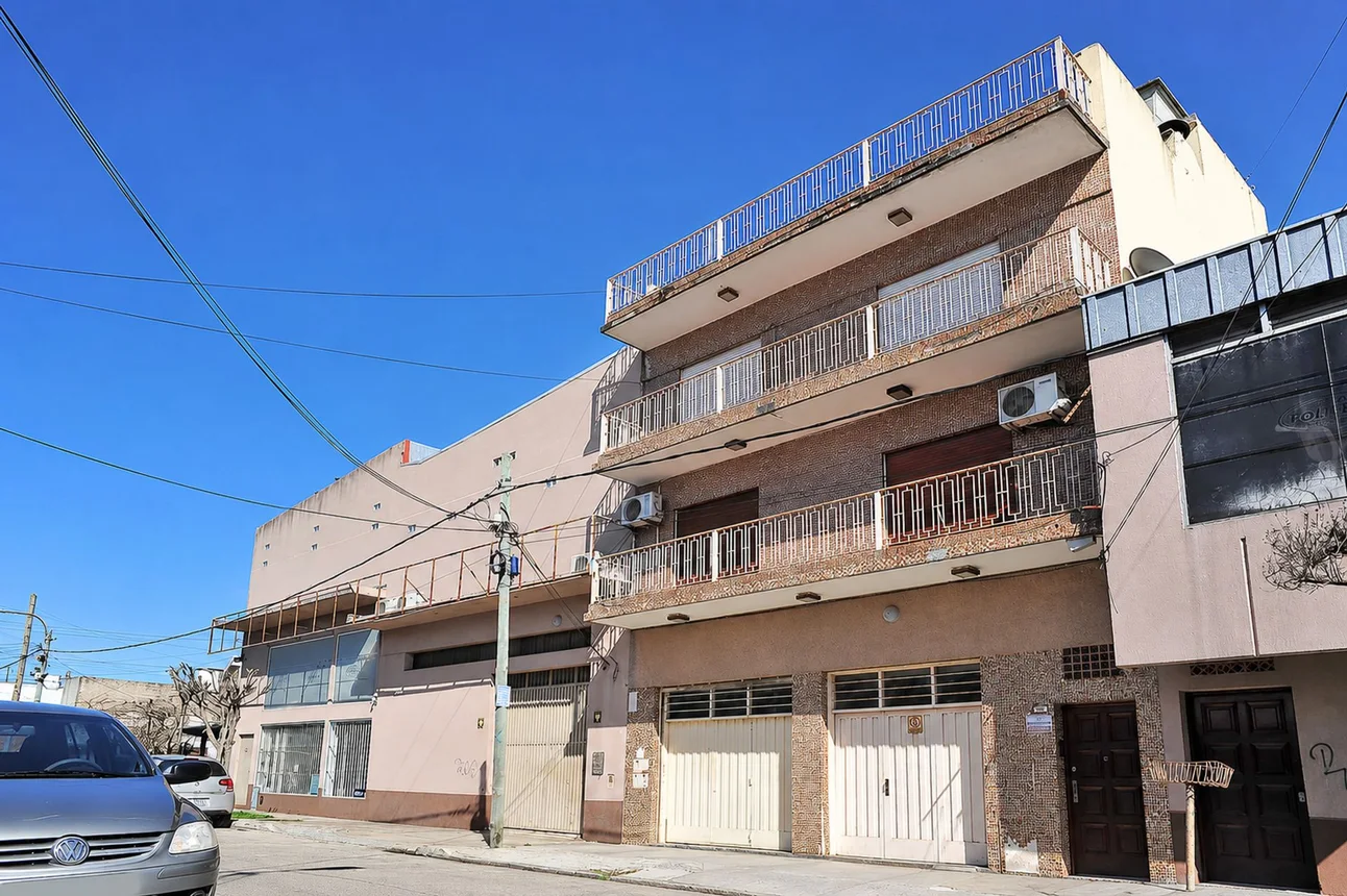 Departamento de 4 ambientes en venta en Quilmes, Pringles 1600