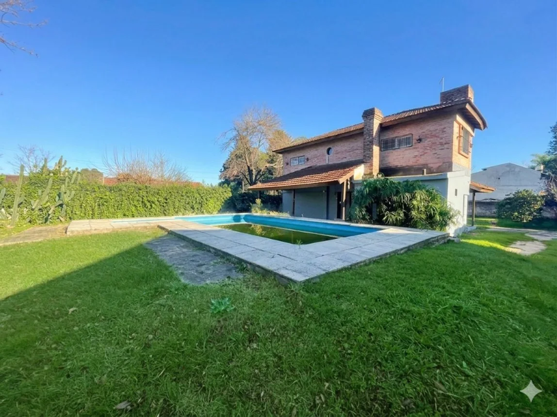 Casa de 4 ambientes en venta en Manuel Alberti, Salta Polo Club 2200