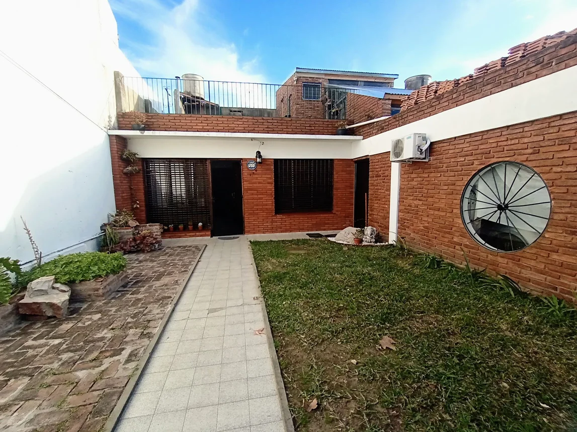 Casa de 3 ambientes en venta en Bernal Oeste, Viejo Bueno 100