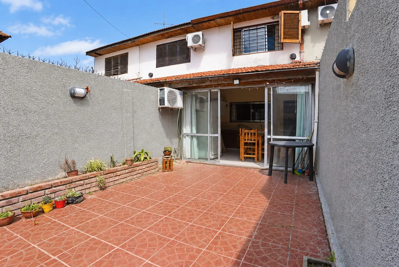 Casa tríplex de 4 ambientes en venta en Morón, Juan Larrea 700, foto 3
