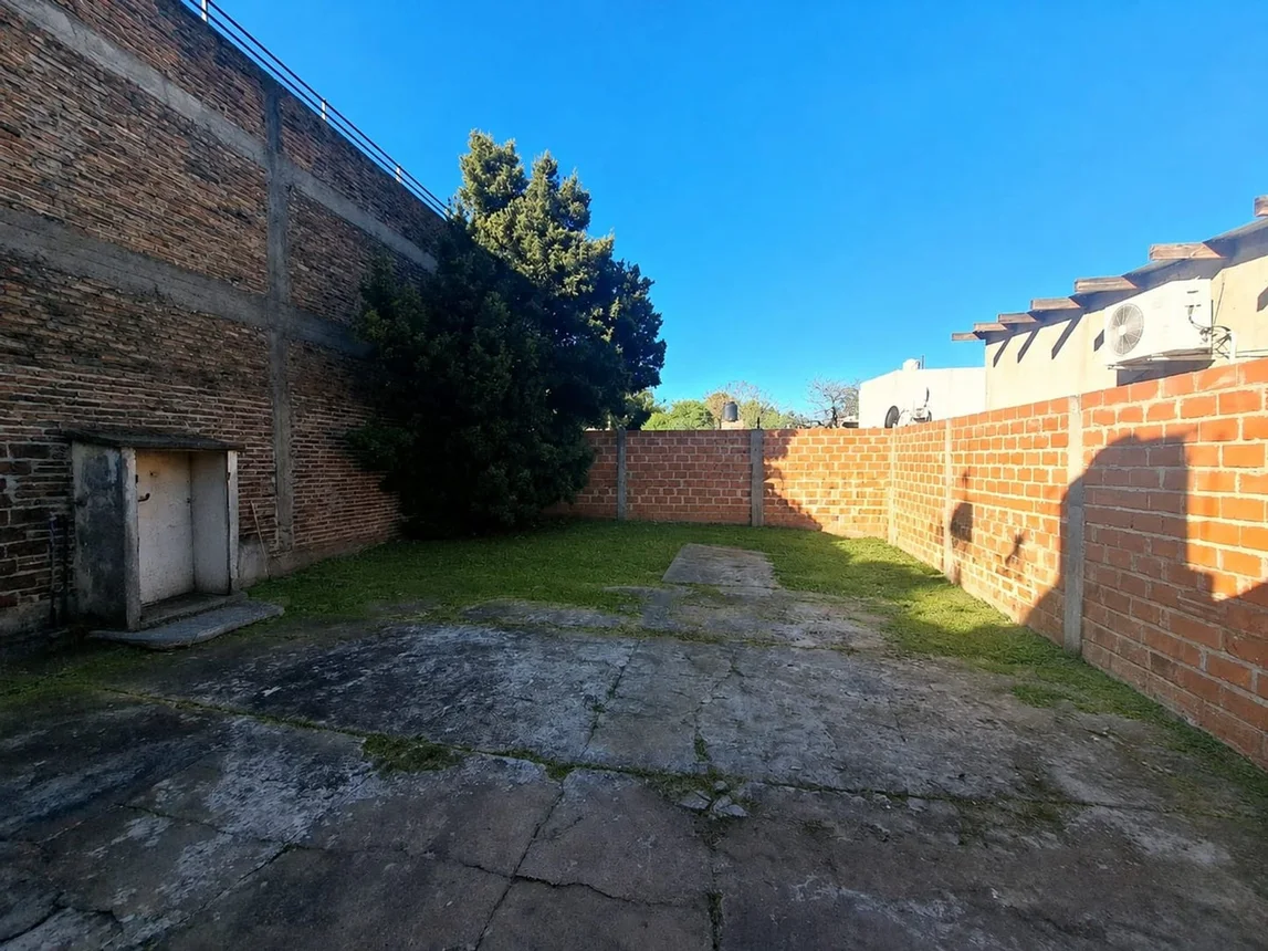 Casa de 3 ambientes en venta en Berazategui, Calle 159 2800