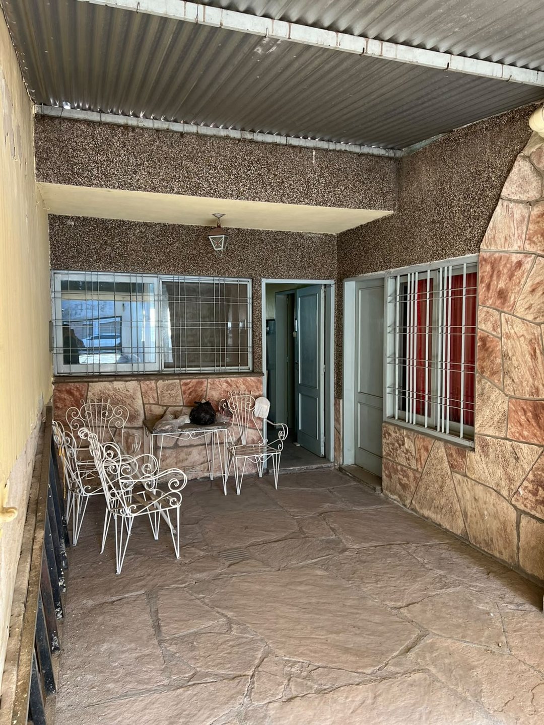 VENTA CASA 3 DORM CON PATIO B° GENERAL BUSTOS