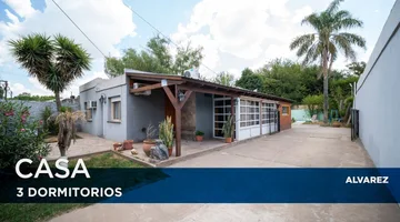 CASA EN VENTA EN ALVAREZ CON PILETA