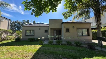 CASA VENTA LOS JAZMINES PILAR DEL ESTE APTO BANCO