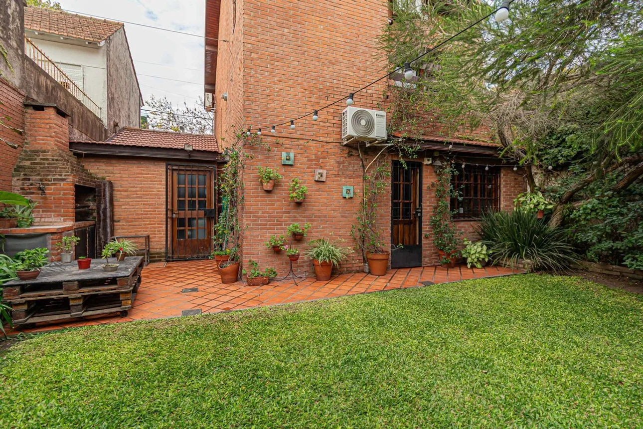 Casa de 5 ambientes en venta en Temperley, Solís 400, foto 2