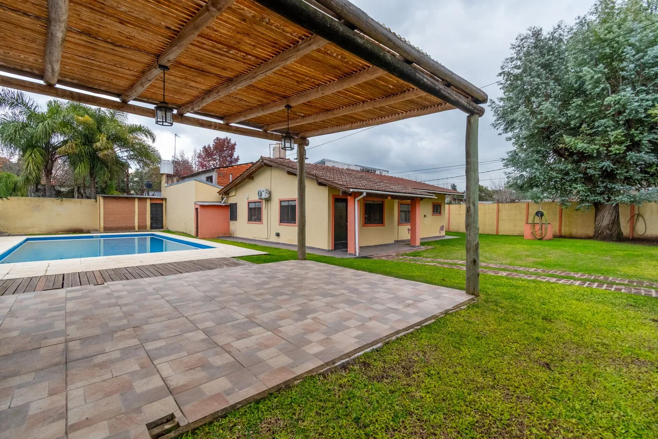 Casa de 4 ambientes en venta en Manuel Alberti, República Argentina 4200