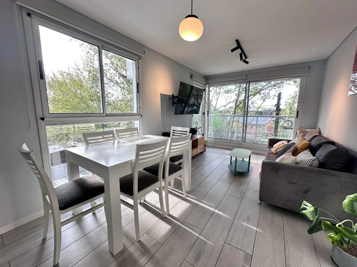 Semipiso de 2 ambientes en venta en Banfield, Rincón 300