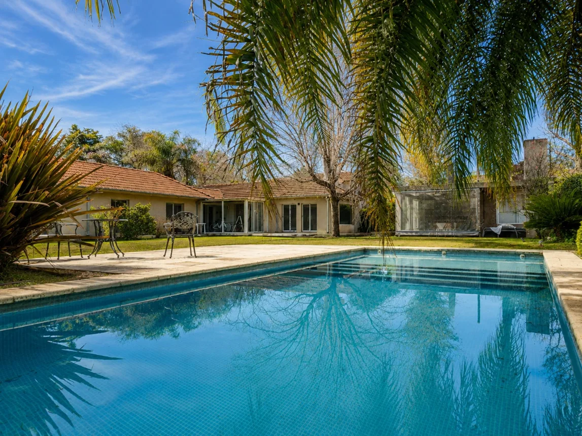 Casa de 5 ambientes en venta en Garín, Centenario 1100