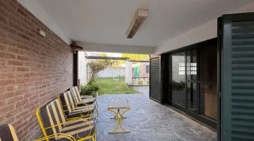 CASA EN VENTA LA PLATA 4 DORMITORIOS CON LOCAL