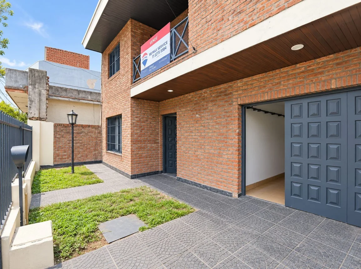 Casa de 4 ambientes en venta en Villa Bosch, Pastor Luna 7900