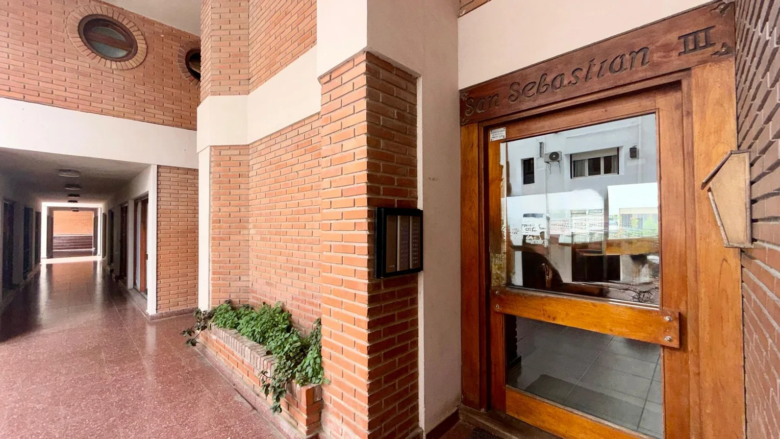 Departamento de 2 ambientes en venta en Pinamar, Avenida Constitución 500