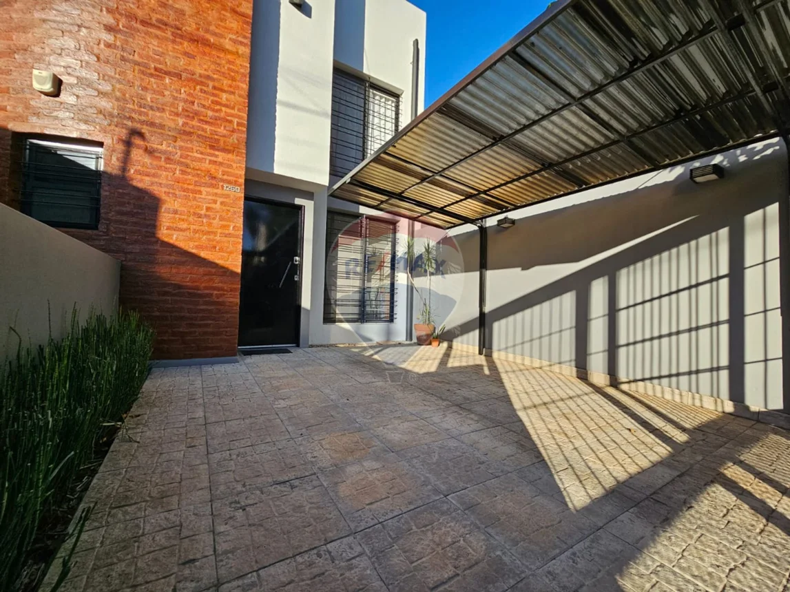 Casa dúplex de 3 ambientes en venta en Quilmes, Moreno 1200, foto 2
