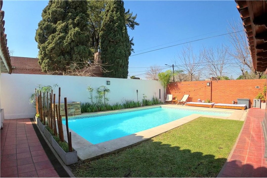 CASA 3 AMBIENTES VENTA ITUZAINGO C/ PILETA PERMUTA