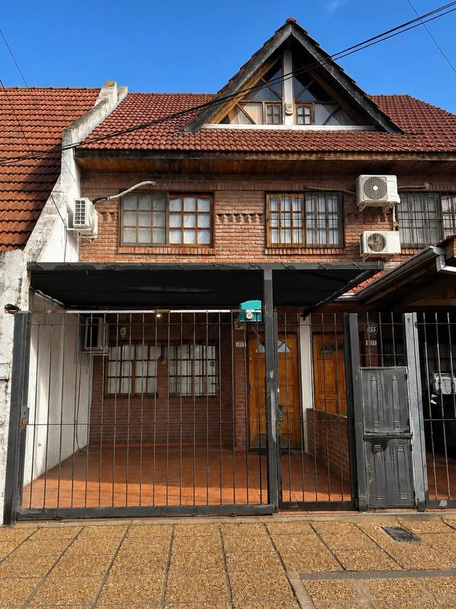 Casa tríplex en venta en Carapachay, José Ingenieros 5900