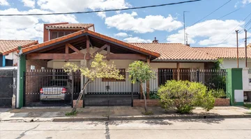VENTA CASA Y DPTO CON COCHERA EN WILDE  AVELLANEDA