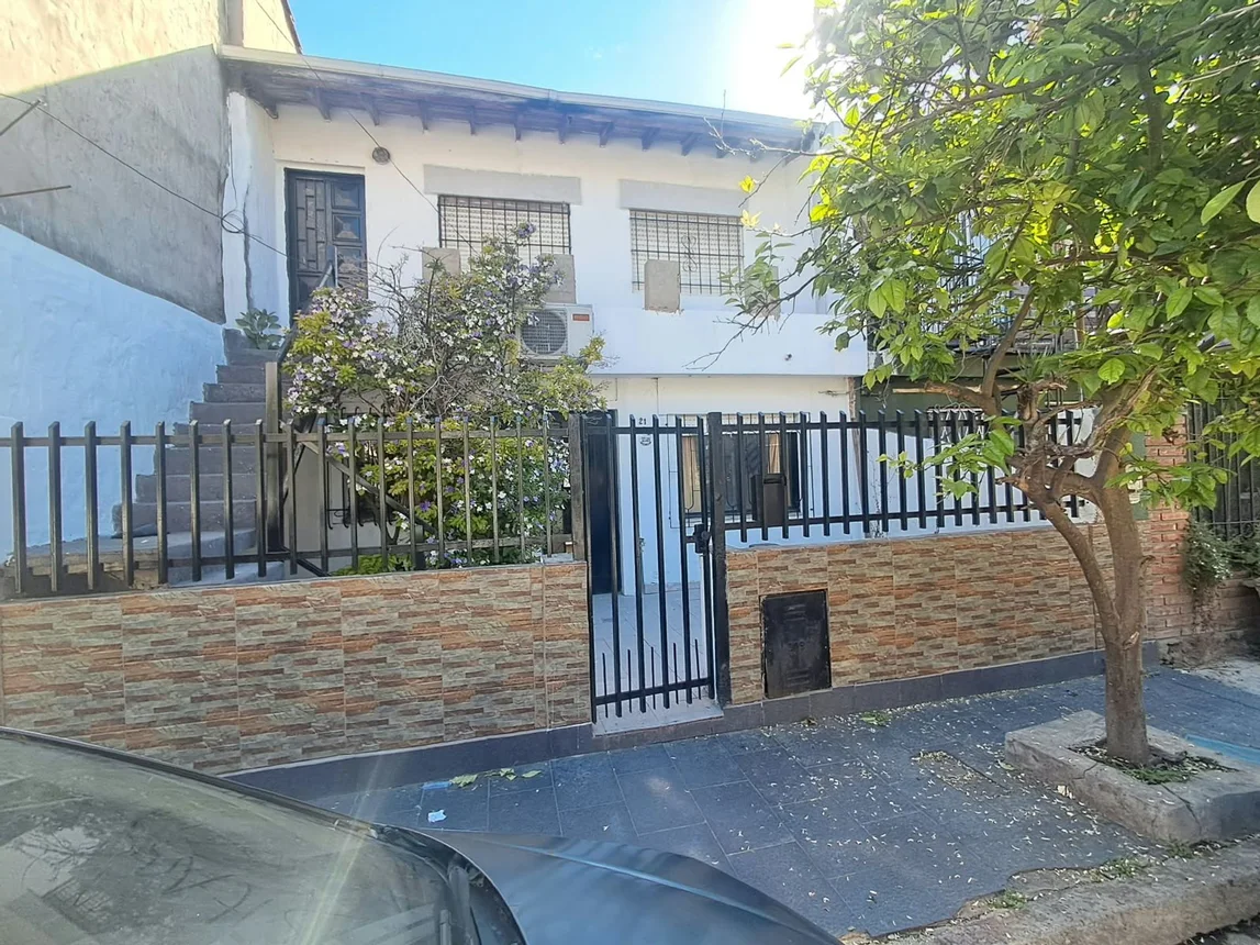 Casa de 4 ambientes en venta en Caseros, Cerro Juncal 3700