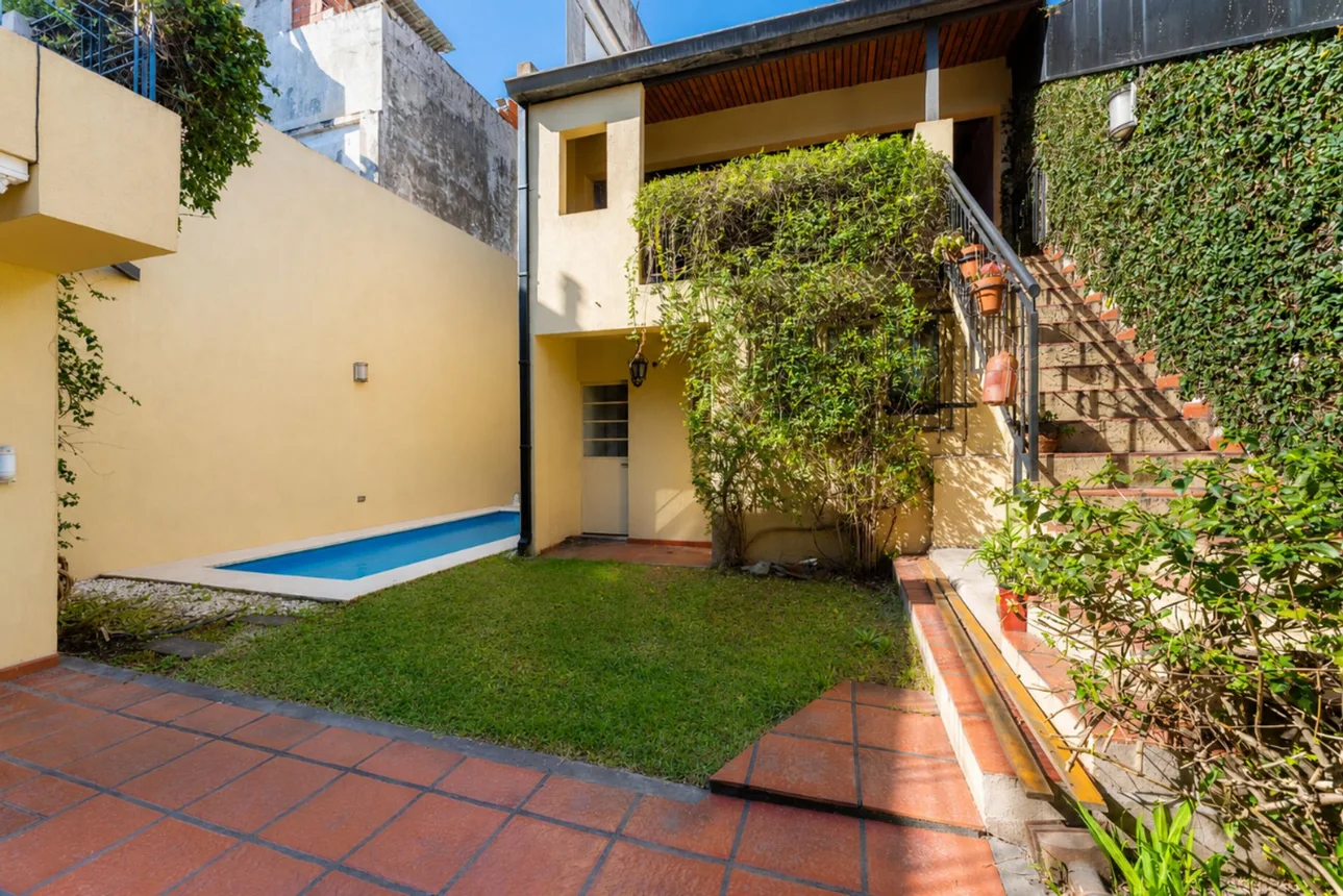 Casa de 5 ambientes en venta en Ciudadela, José González Castillo 1000