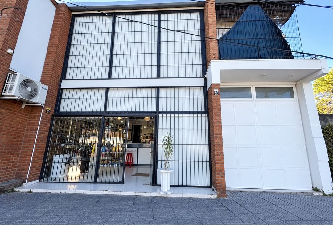 Local+depósito+oficinas en importante Avenida