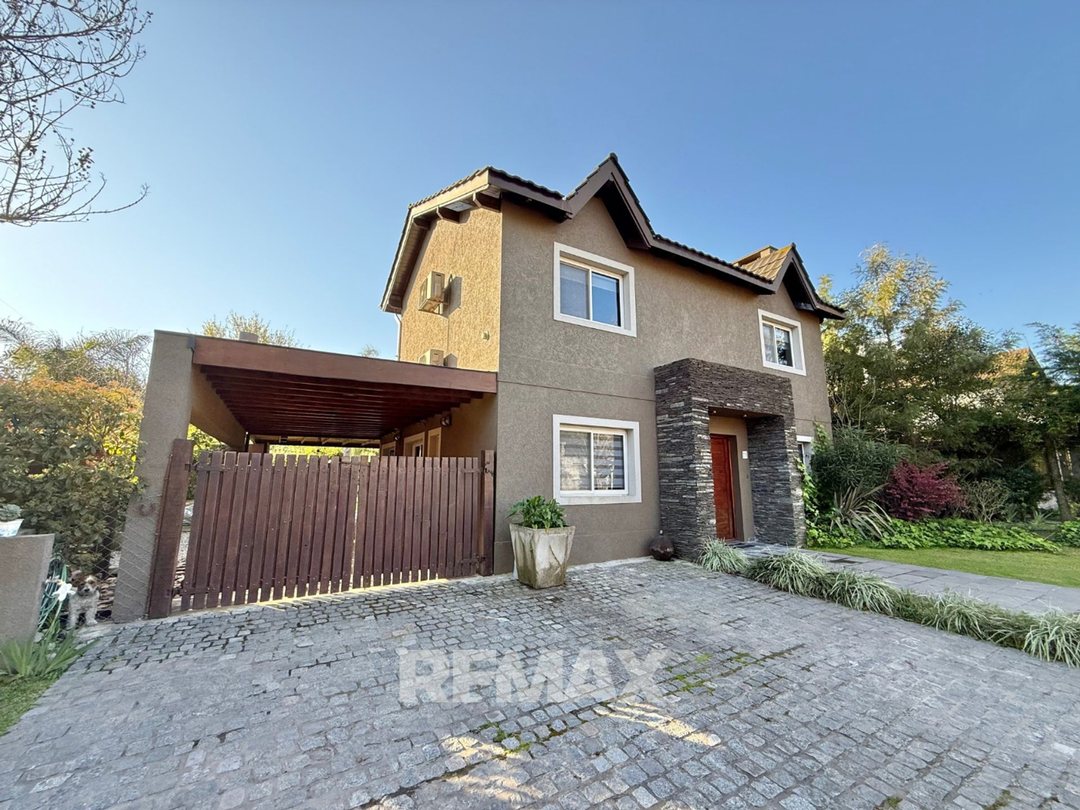 VENTA CASA EN LAS CONDES 5 ambientes– PILAR UF20