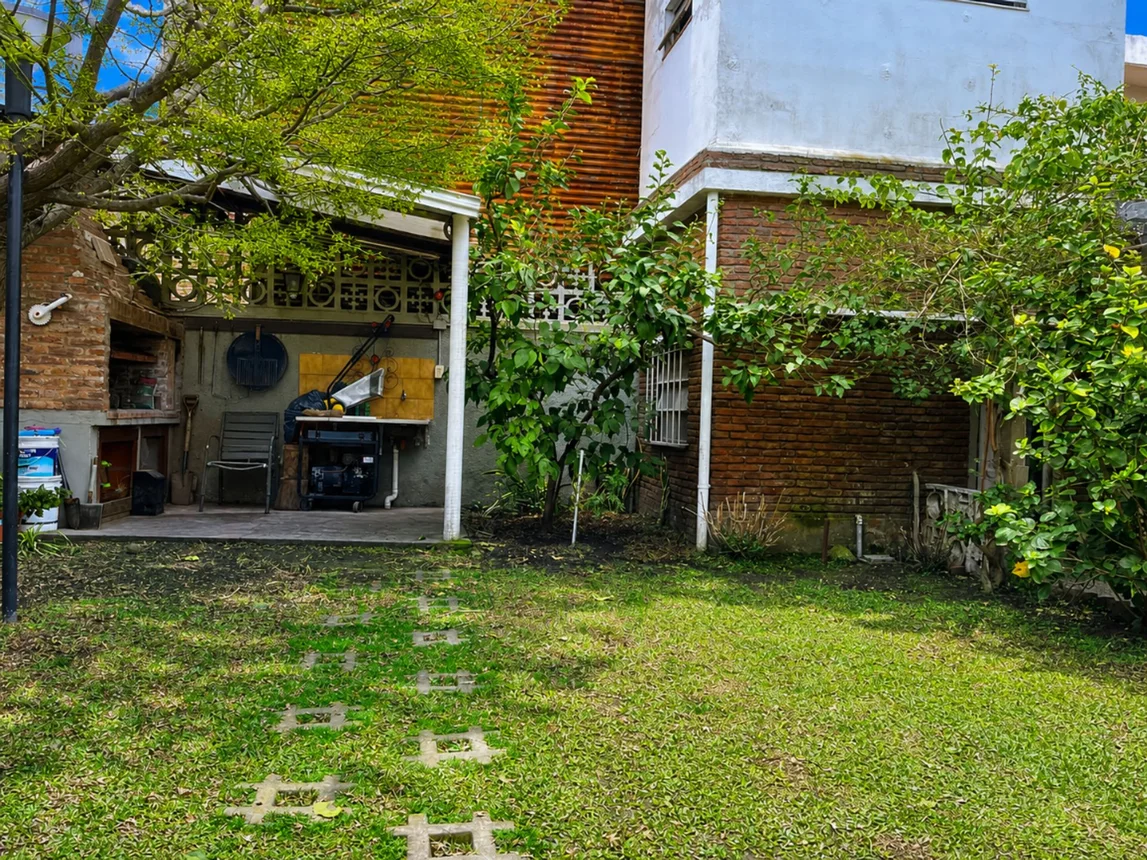 Casa de 4 ambientes en venta en Avellaneda, Manuel Estevez 1100