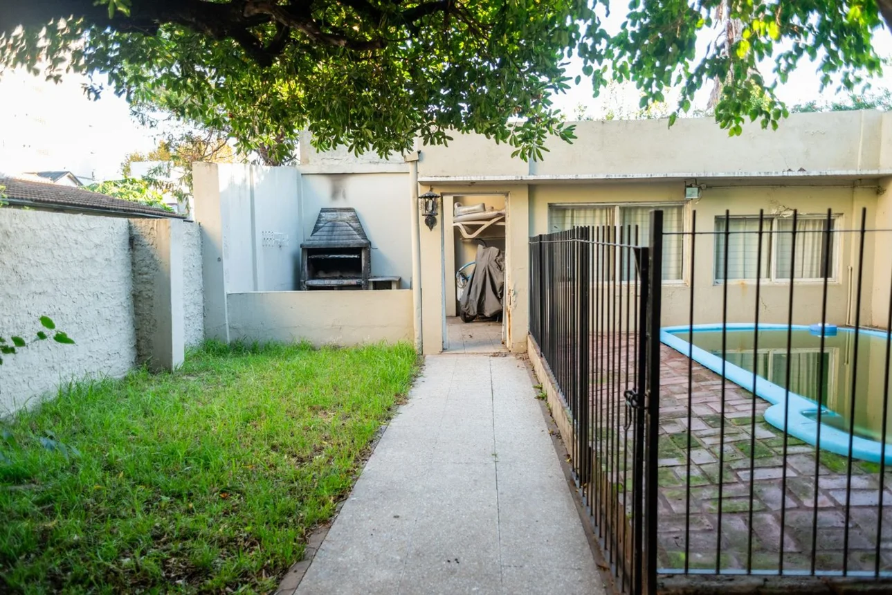 Casa en venta en Quilmes, foto 2