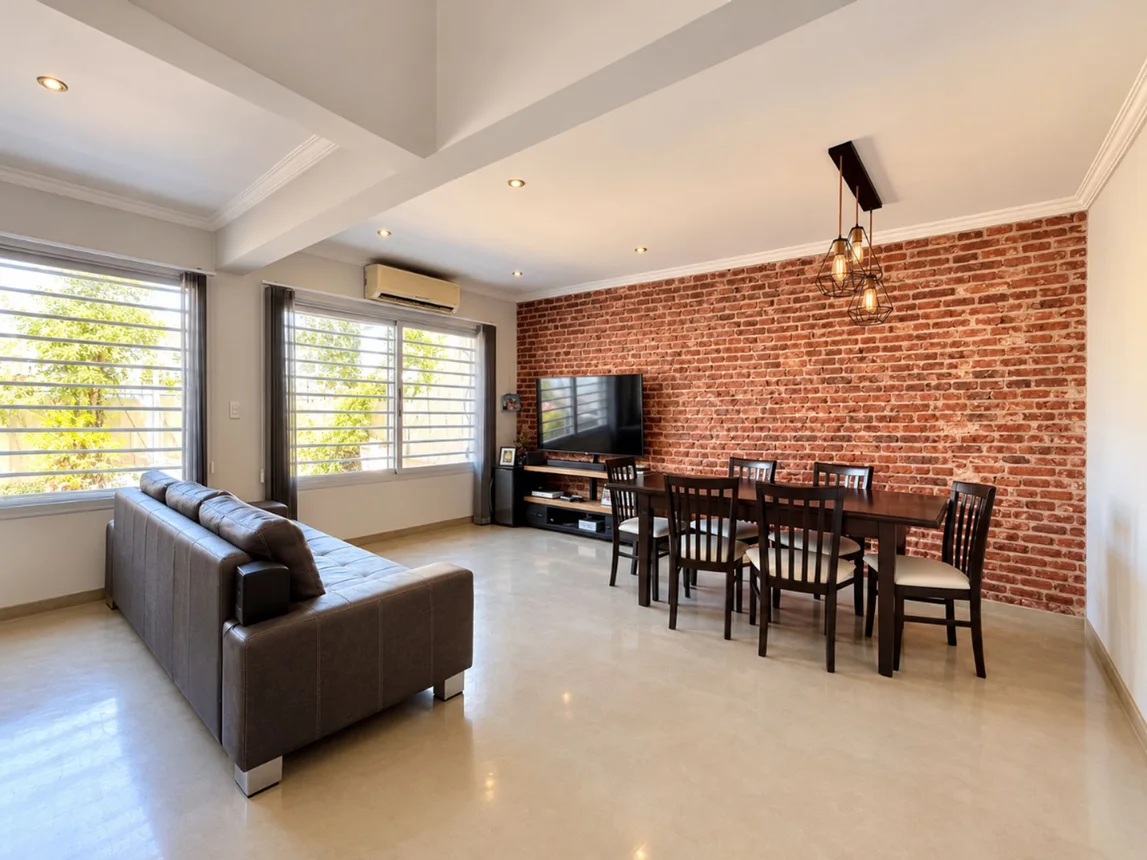 Casa de 4 ambientes en venta en Lomas de Zamora, Pedro Ignacio Rivera 1100