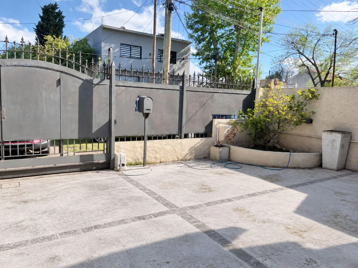 Casa de 4 ambientes en venta en Lomas de Zamora, Pedro Ignacio Rivera 1100, foto 3