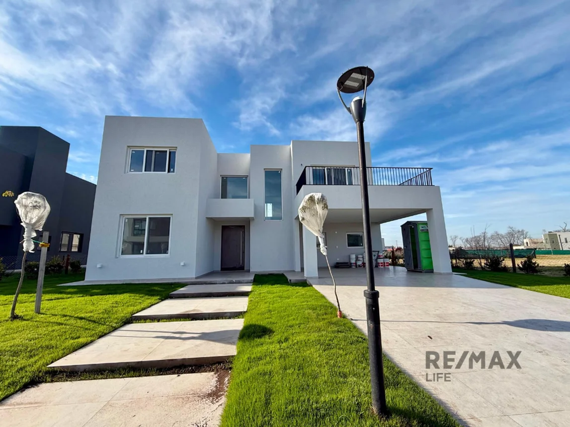 Casa en venta en Bella Vista, Mayor Irusta 3700